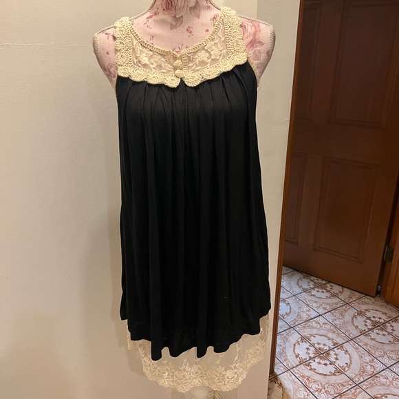 Dress - Picture 2 of 7